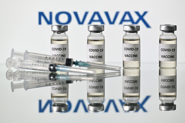 노바백스 코로나19 백신미국의 제약사 노바백스는 자사가 개발한 신종 코로나19 백신이 임상시험에서 89.3%의 효과를 보였다고 28일(현지시각) 밝혔다. 하지만 남아프리카에서는 이보다 떨어지는 효능을 보였다.