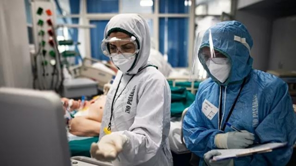 코로나19 환자 치료하는 러시아 의료진 모습. / 사진=연합뉴스